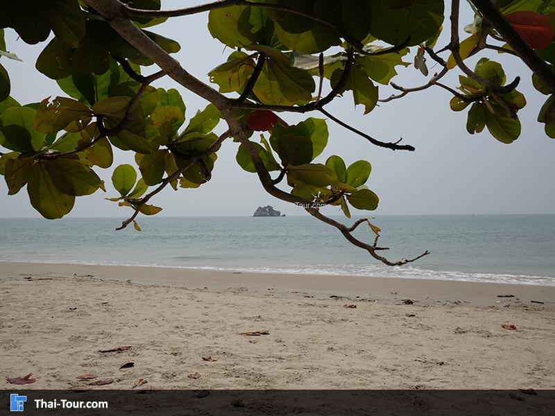 บรรยากาศหน้าชายหาดแหลมแม่พิมพ์