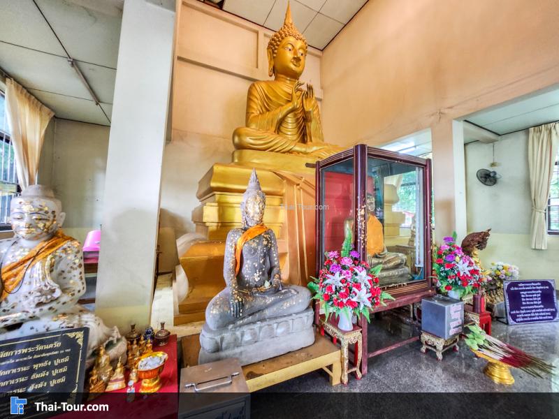 บริเวณรอบๆ วัดหน้าพระเมรุ