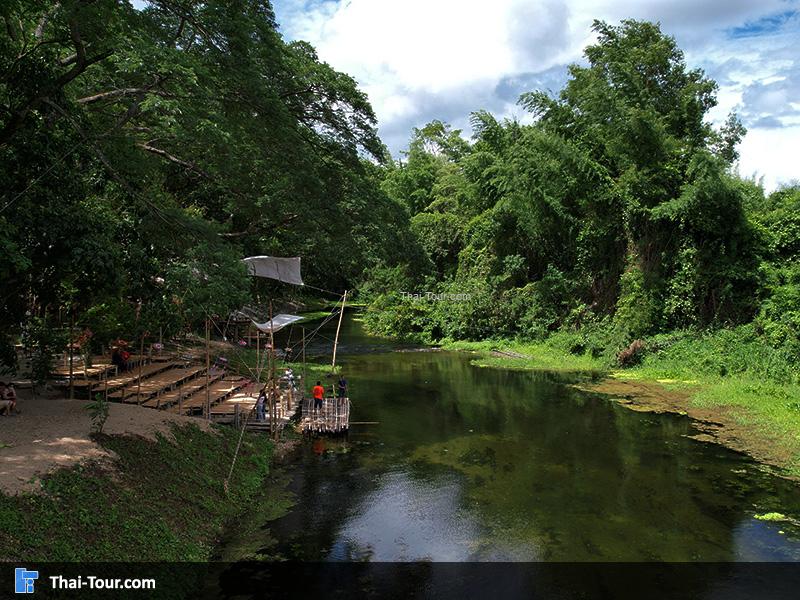 ภาพมุมสูง ตลาดโอ๊ะป่อย