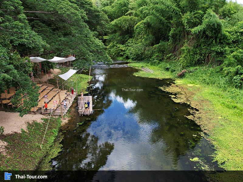 ภาพมุมสูง ตลาดโอ๊ะป่อย