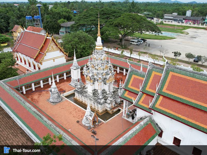 วิวมุมสูงด้านบนของ วัดพระบรมธาตุไชยาราชวรวืหาร