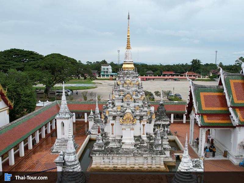 วิวมุมสูงด้านบนของ วัดพระบรมธาตุไชยาราชวรวืหาร