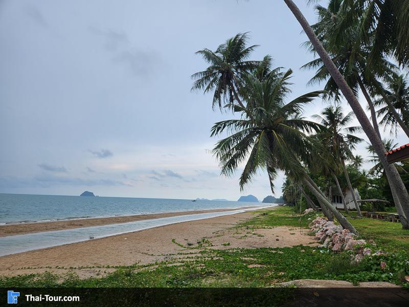 บรรยากาศด้านหน้า หาดทรายรีสวี