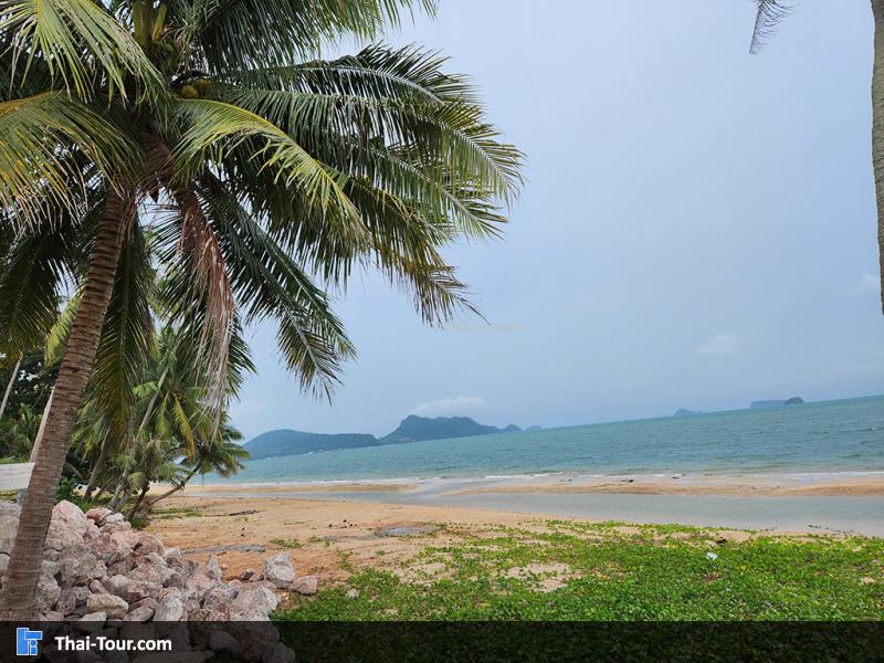 บรรยากาศด้านหน้า หาดทรายรีสวี