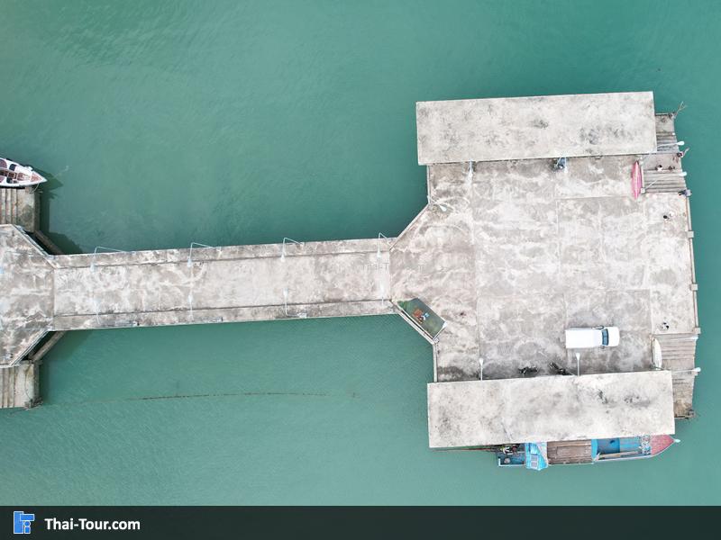 ภาพมุมสูง ท่าเรือบ้านท่าเขา