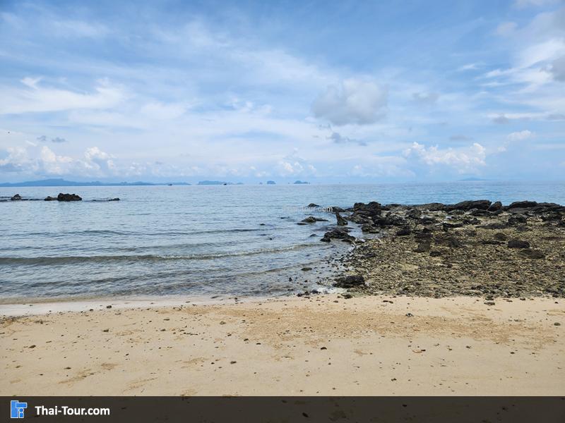 ภาพมุมสูง อ่าวทราย