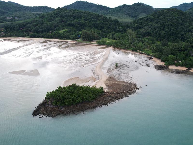 ภาพมุมสูง หาดท่าเขา