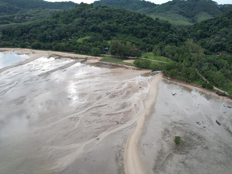ภาพมุมสูง หาดท่าเขา