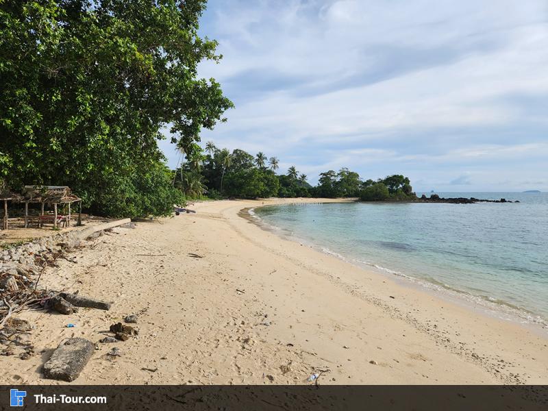 ด้านหน้าชายหาด หาดโล๊ะจาก