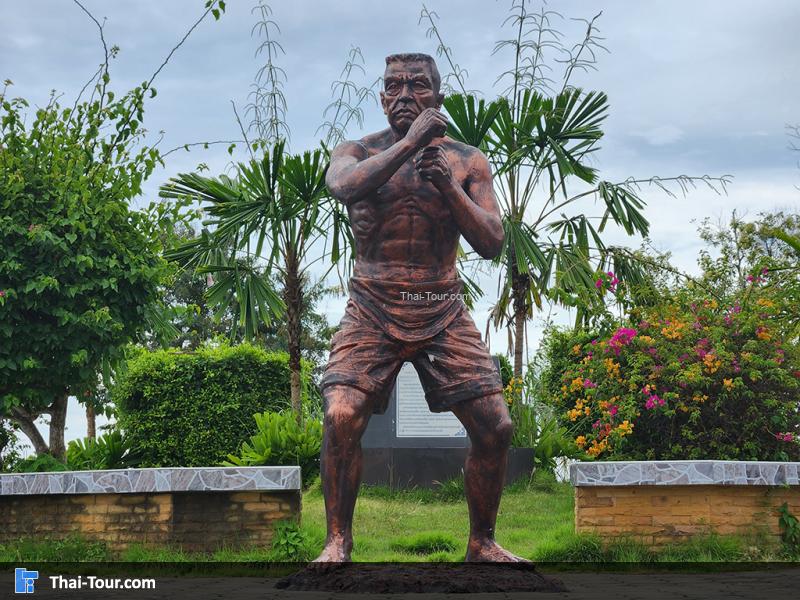 รูปปั้น แหลมโพธิ์