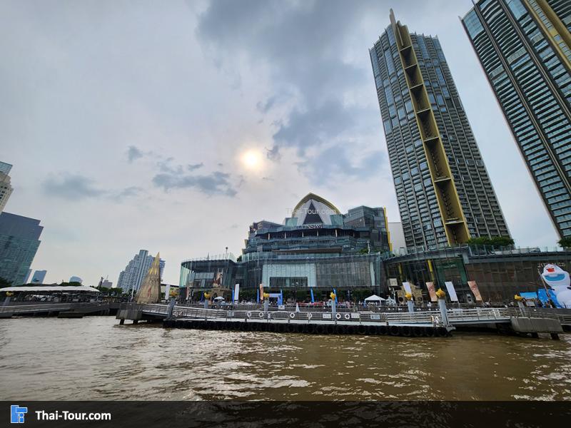 ด้านหน้า ริมแม่น้ำเจ้าพระยา ไอค่อนสยาม