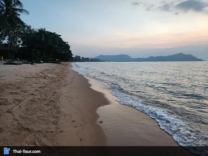 ภาพมุมสูงบางเสร่