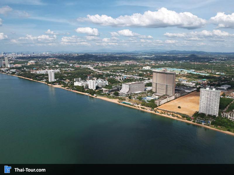 ภาพมุมสูง ชายหาด หน้า หาดนาจอมเทียน