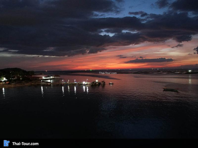 ภาพมุมสูงบรรยากาศยามเย็นอ่างศิลาหรืออ่างหิน