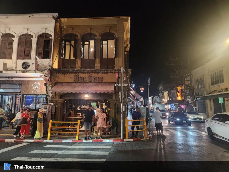 ภาพกลางคืน ย่านตึกสมัยเก่า ภูเก็ต