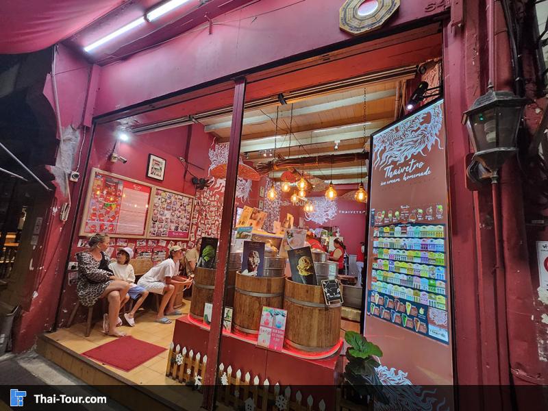 ภาพกลางคืน ย่านตึกสมัยเก่า ภูเก็ต