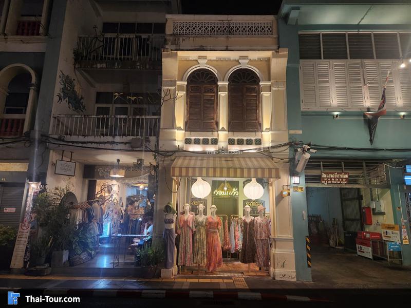 ภาพกลางคืน ย่านตึกสมัยเก่า ภูเก็ต