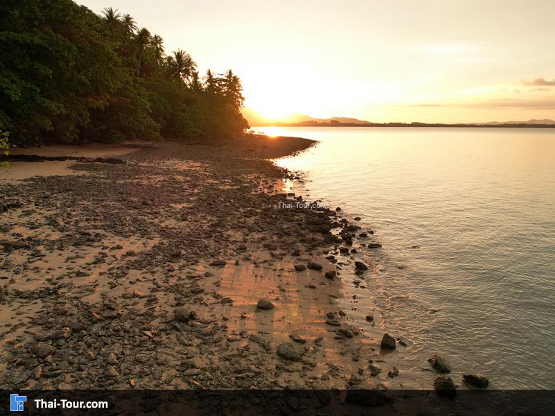 ภาพมุมสูง เกาะมะพร้าว