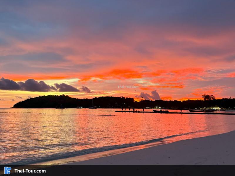 บรรยากาศพระอาทิตย์ตกยามเย็น