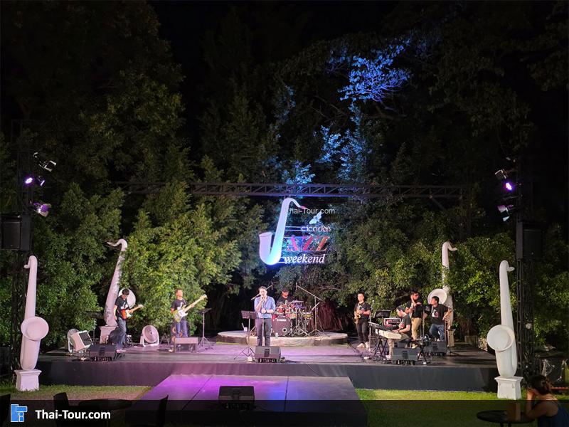 บรรยากาศตลาด cicada 