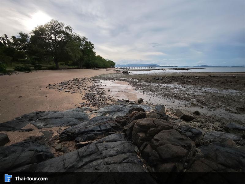 แหลมหินหน้าหาด Island Escape Burasari