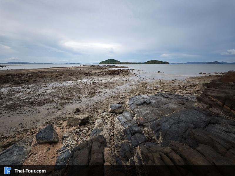 แหลมหินหน้าหาด Island Escape Burasari