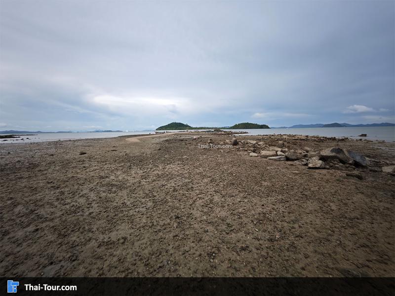 แหลมหินหน้าหาด Island Escape Burasari