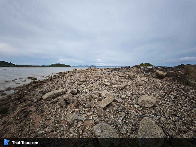 แหลมหินหน้าหาด Island Escape Burasari