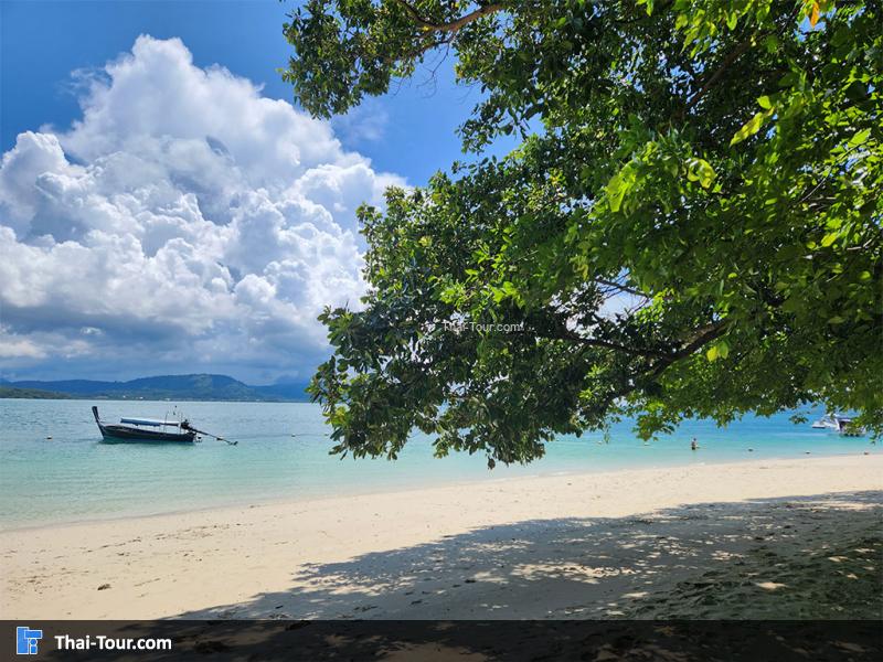 ด้านหน้าหาดของ เกาะรังใหญ่