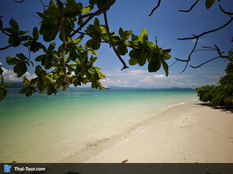 ด้านหน้าหาดของ เกาะรังใหญ่