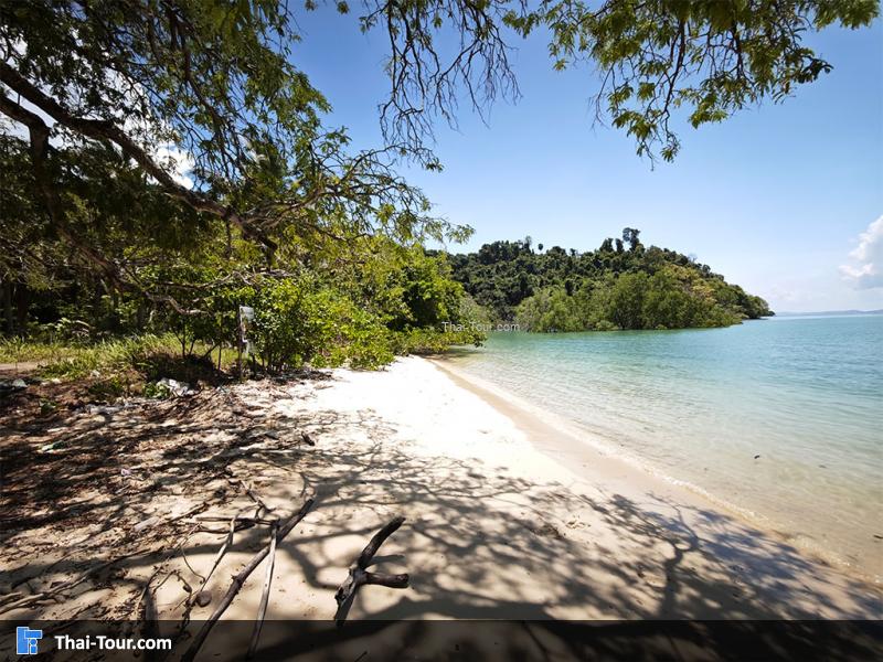 ด้านหน้าหาดของ เกาะรังใหญ่