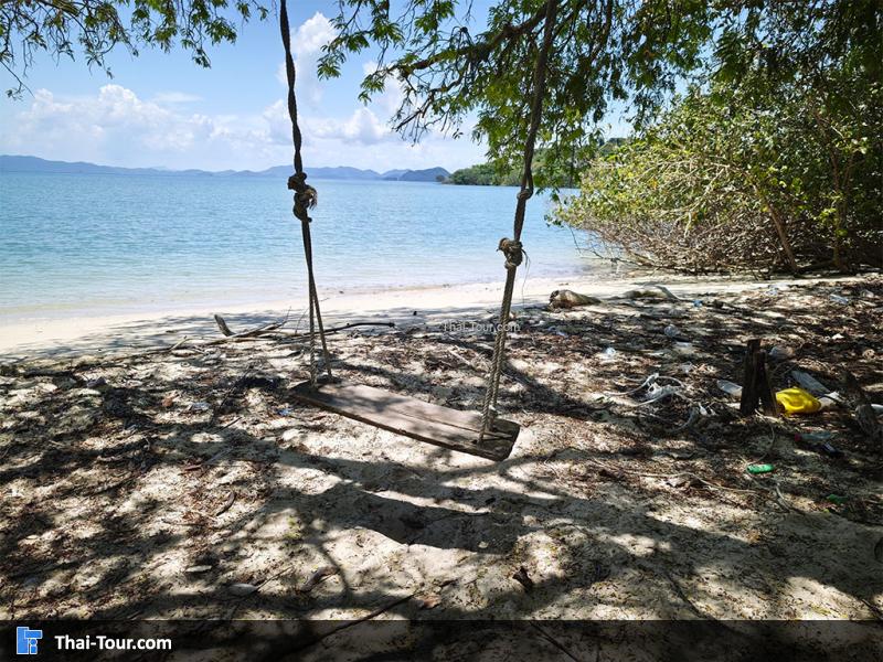 ด้านหน้าหาดของ เกาะรังใหญ่