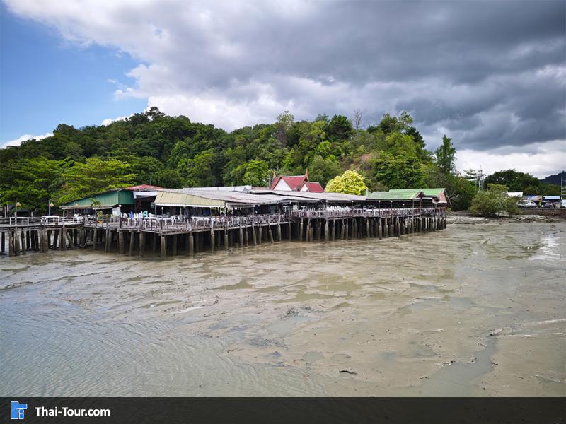 บริเวณรอบๆ ท่าเรือแหลมหิน