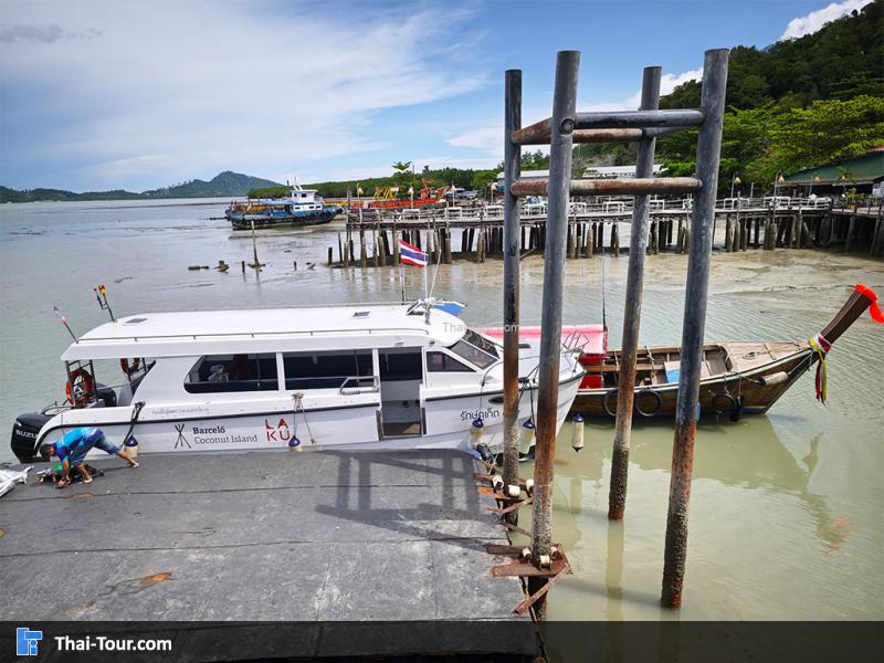 บริเวณรอบๆ ท่าเรือแหลมหิน