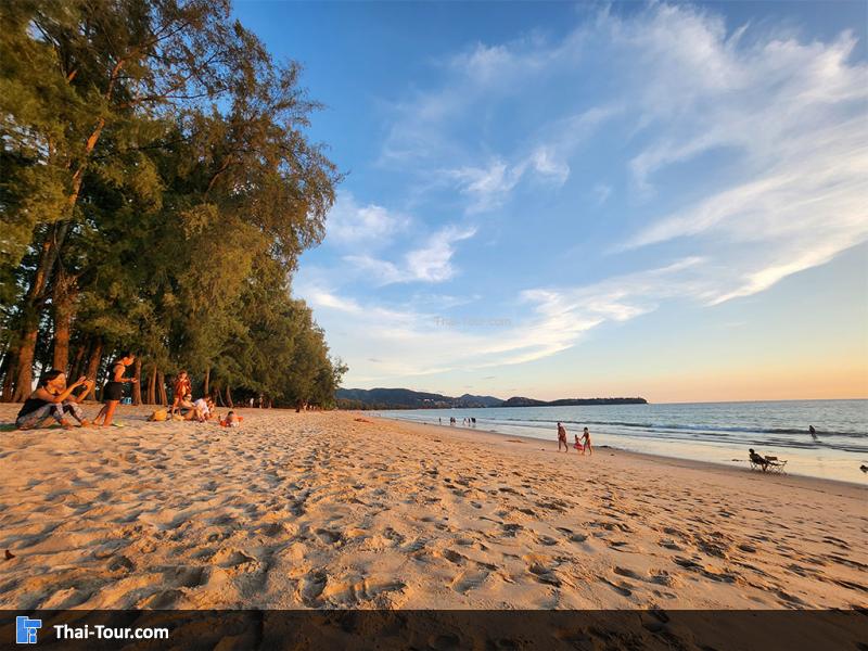 บรรยากาศหน้าชายหาดบางเทา