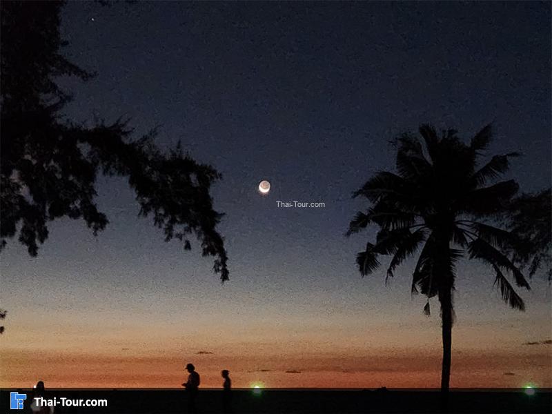 บรรยากาศหน้าชายหาดบางเทา
