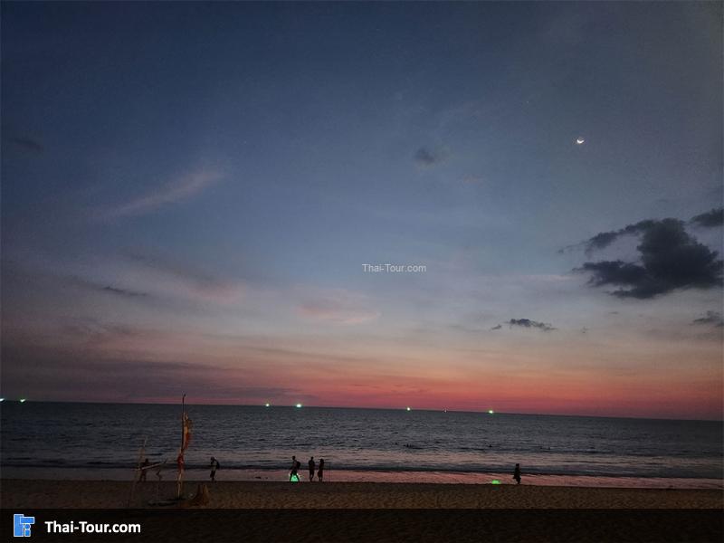 บรรยากาศหน้าชายหาดบางเทา