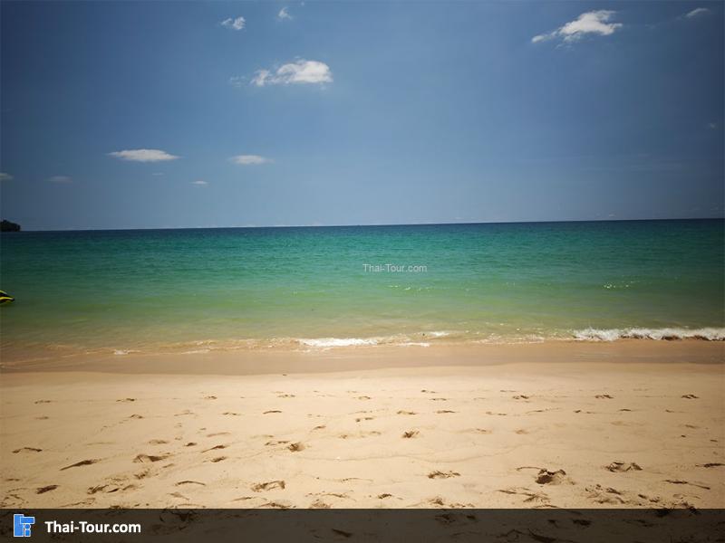 บรรยากาศหน้าชายหาดบางเทา