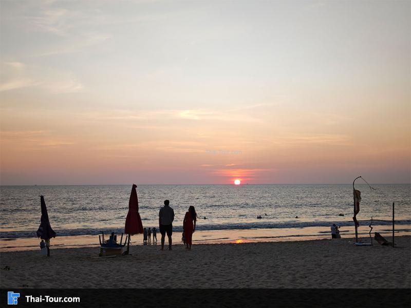 บรรยากาศหน้าชายหาดบางเทา