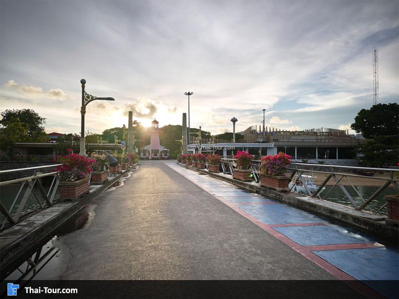 ท่าเรือ อ่าวฉลอง