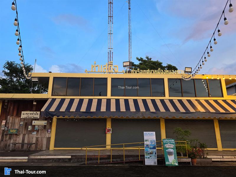 บริเวณรอบๆ ท่าเสด็จ