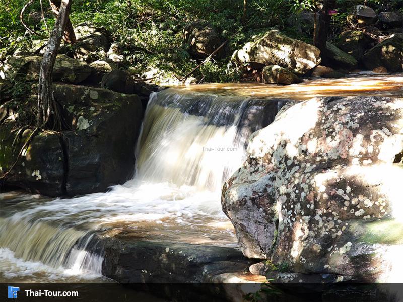 บรรยากาศ น้ำตกเฒ่าโต้