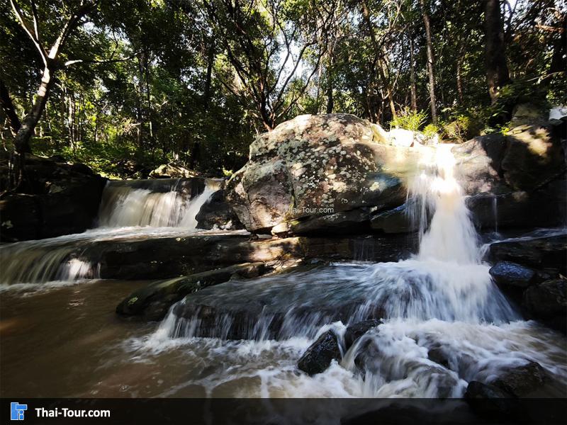 บรรยากาศ น้ำตกเฒ่าโต้