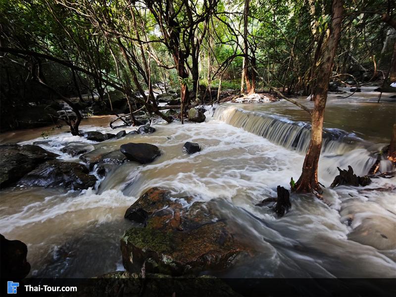 บรรยากาศ น้ำตกเฒ่าโต้