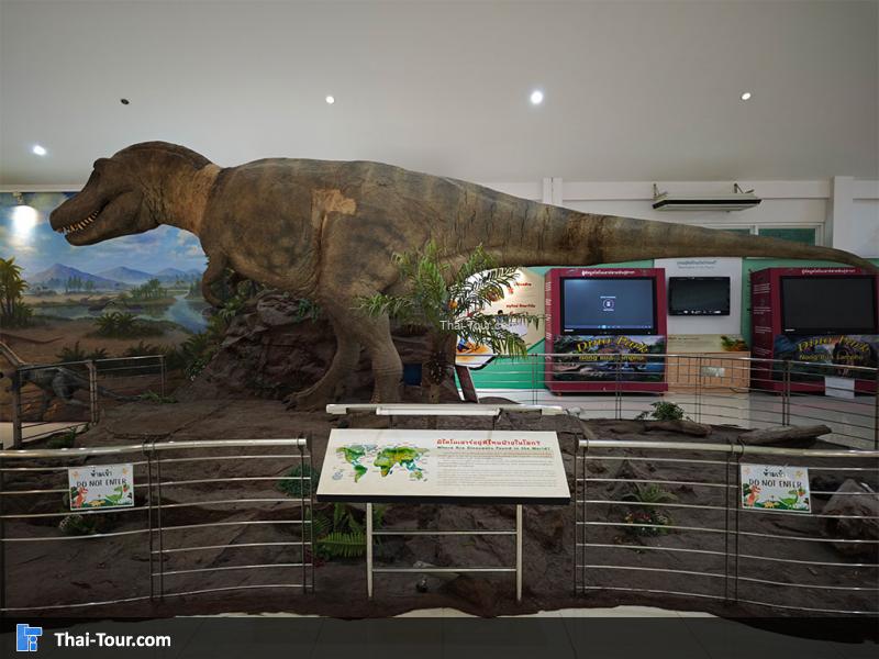 ด้านในของ พิพิธภัณฑ์หอยหิน 150 ล้านปีและไดโนเสาร์โนนทัน