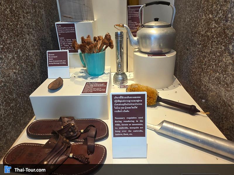 ด้านในของ เจดีย์และพิพิธภัณฑ์หลวงปู่ขาว