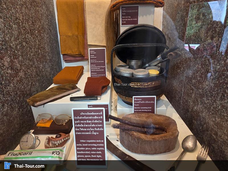 ด้านในของ เจดีย์และพิพิธภัณฑ์หลวงปู่ขาว