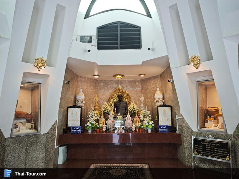 เจดีย์และพิพิธภัณฑ์หลวงปู่ขาว