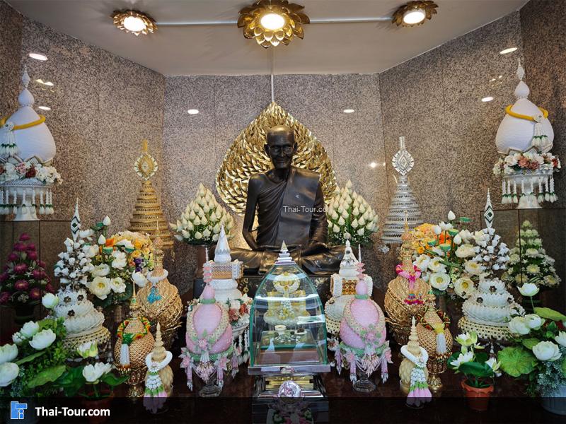 เจดีย์และพิพิธภัณฑ์หลวงปู่ขาว