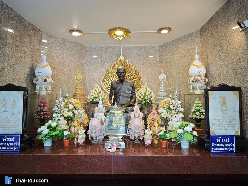 เจดีย์และพิพิธภัณฑ์หลวงปู่ขาว